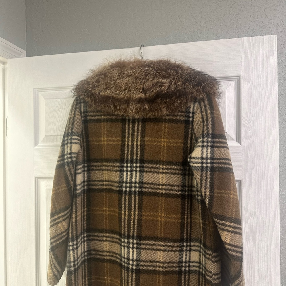 Woman’s Plaid Brown Fur Collar Coat - Picture 5 of 11